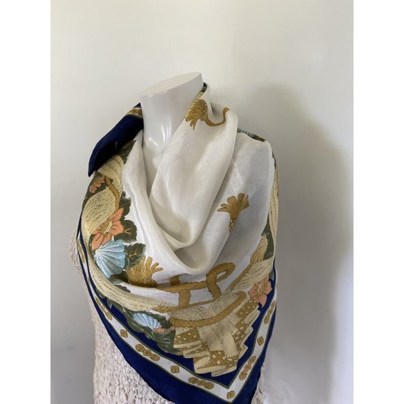 Vintage Classic Square Polyester 1970's Flowers and Gold Rope Pattern 31" Silky - Picture 3 of 12